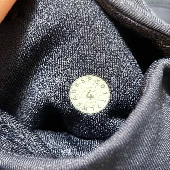 Lululemon Crops Size 4 - like new! - Picture 3 of 5